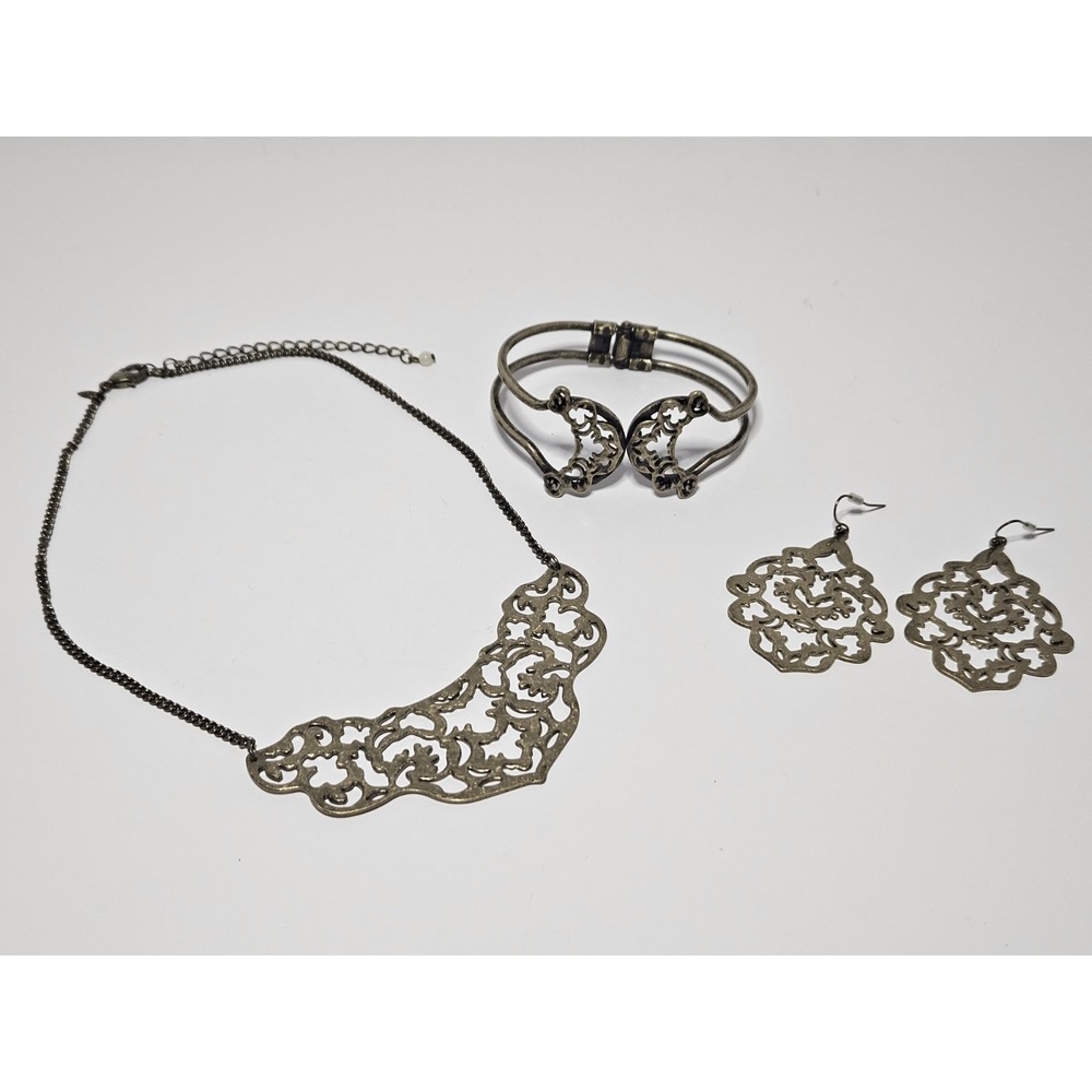 Vtg Avon SAQ Jewelry Set Filigree Leaf Necklace Hinged Cuff Bangle Earrings‎
